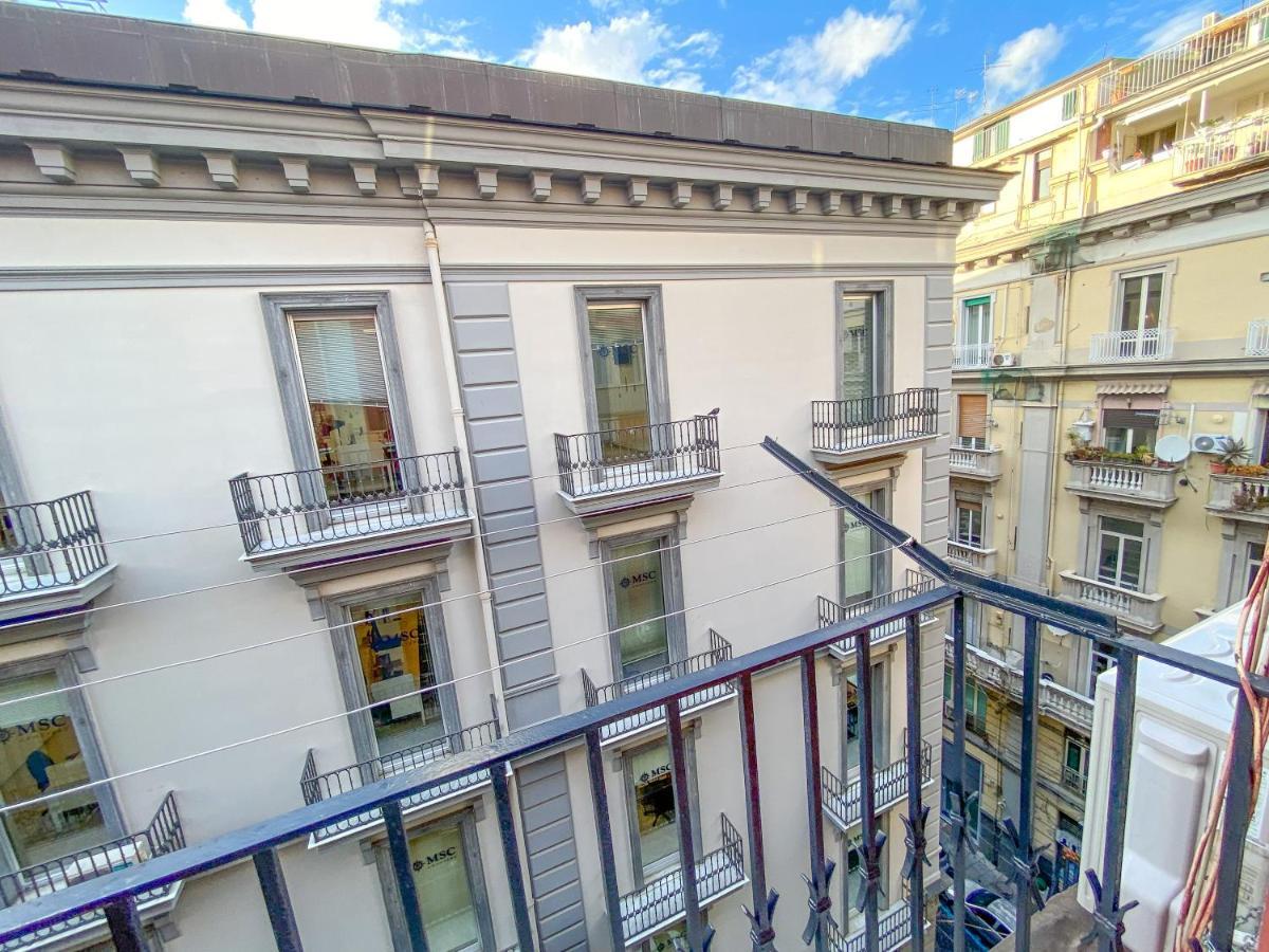 Le Casette Di Piazza Borsa Napoli Exterior foto